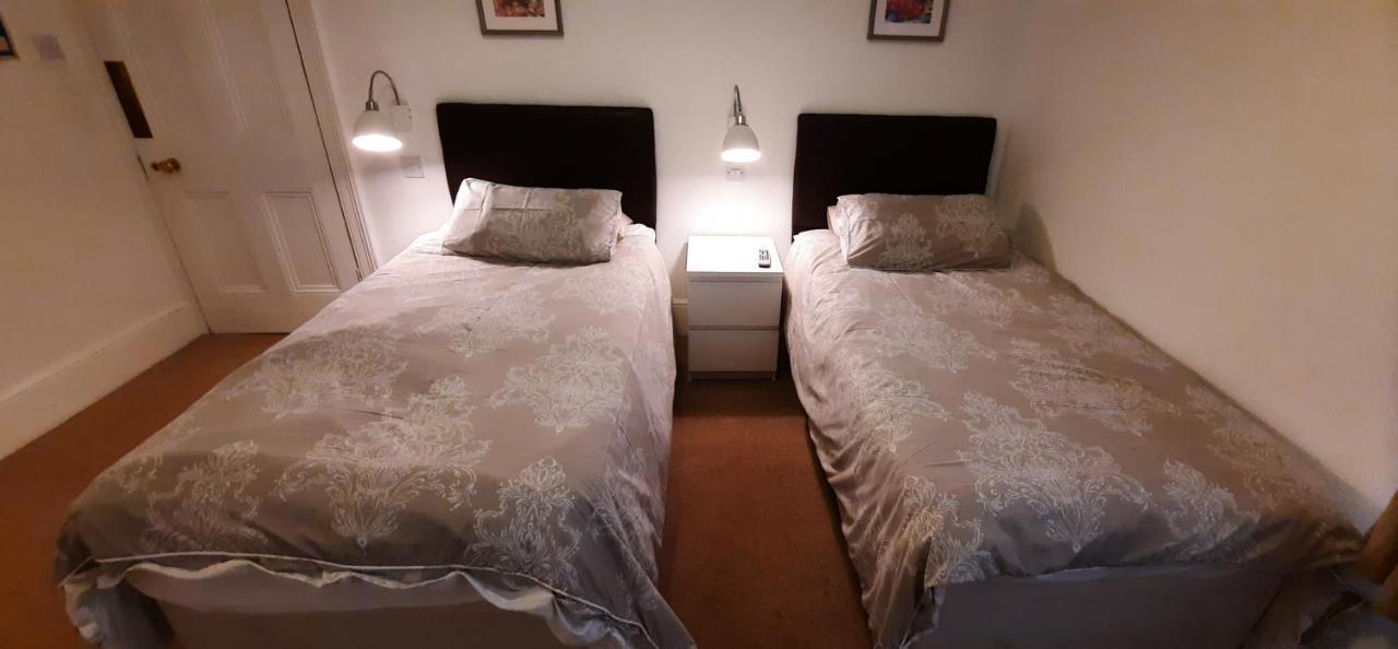 Colebrook Guest House Farnborough  Esterno foto