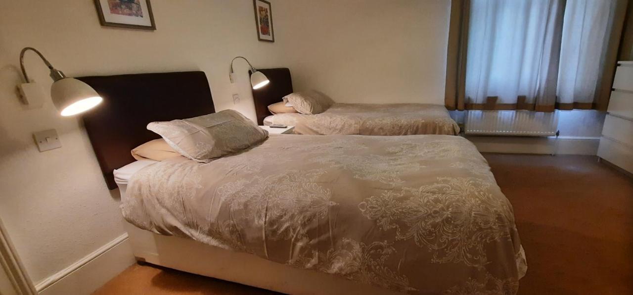 Colebrook Guest House Farnborough  Esterno foto
