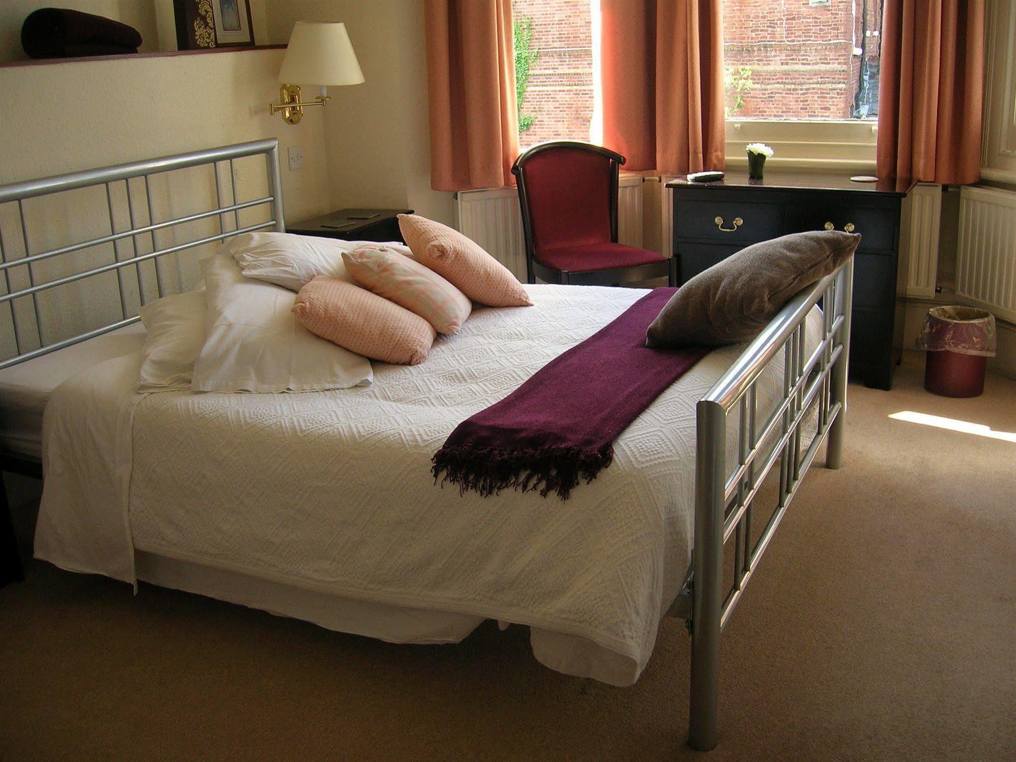 Colebrook Guest House Farnborough  Esterno foto